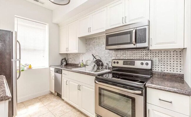 Building Photo - 324 N 27th St