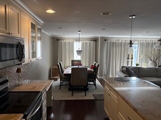Dining Room - 99 S Park Ave