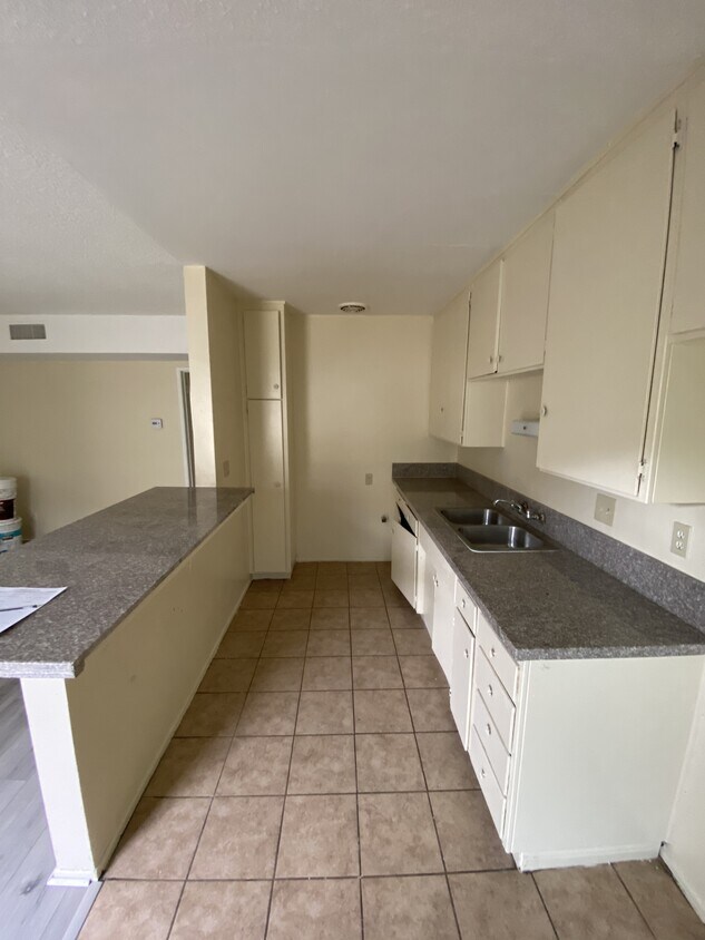 Kitchen - 616 S Osage Ave
