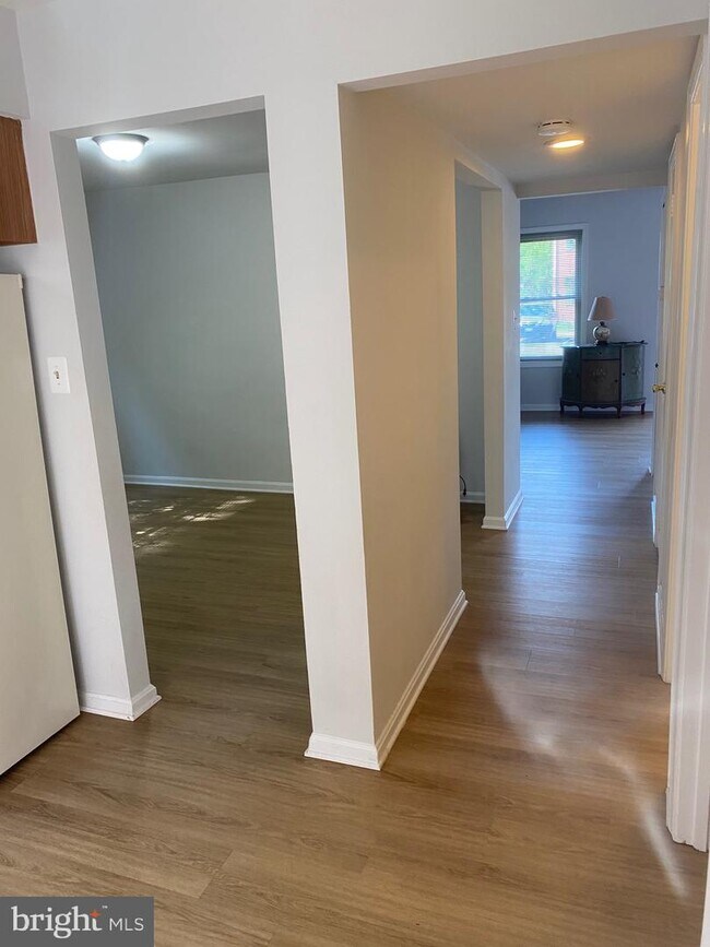 Building Photo - 8598 Burlington Ct