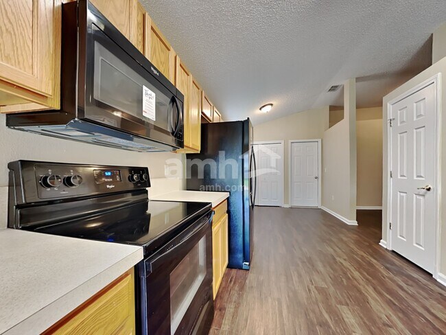 Foto del edificio - 9575 Stratham Ct