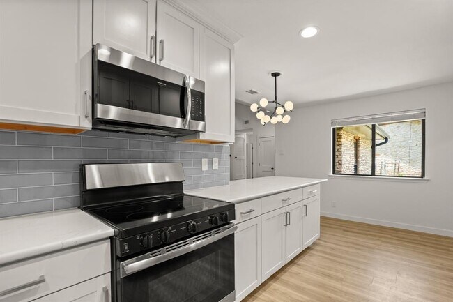 Building Photo - 7108 Windrift Way
