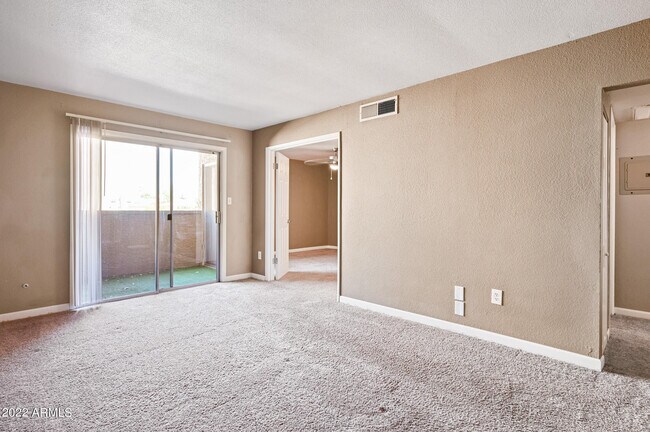 Foto del edificio - 5877 N Granite Reef Rd