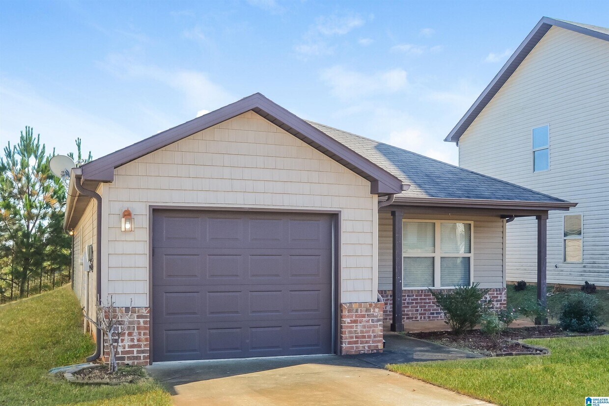 Foto principal - 155 Briar Ridge Ln
