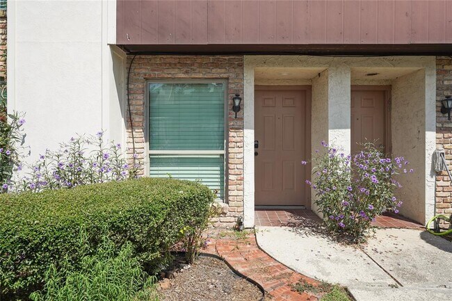 Foto del edificio - 17230 Imperial Valley Dr