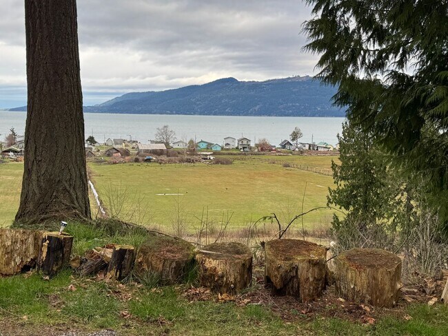 Foto del edificio - Samish Island home available February through May