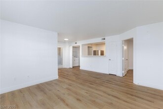 Building Photo - 5055 W Hacienda Ave