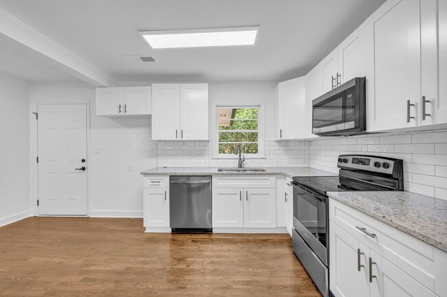 Building Photo - 5506 Alder Dr