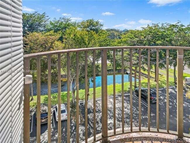 Foto del edificio - 2701 Riverside Dr