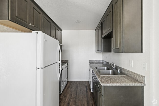 1BR, 1BA - 675SF - Kitchen - Locke-Haven Apartments