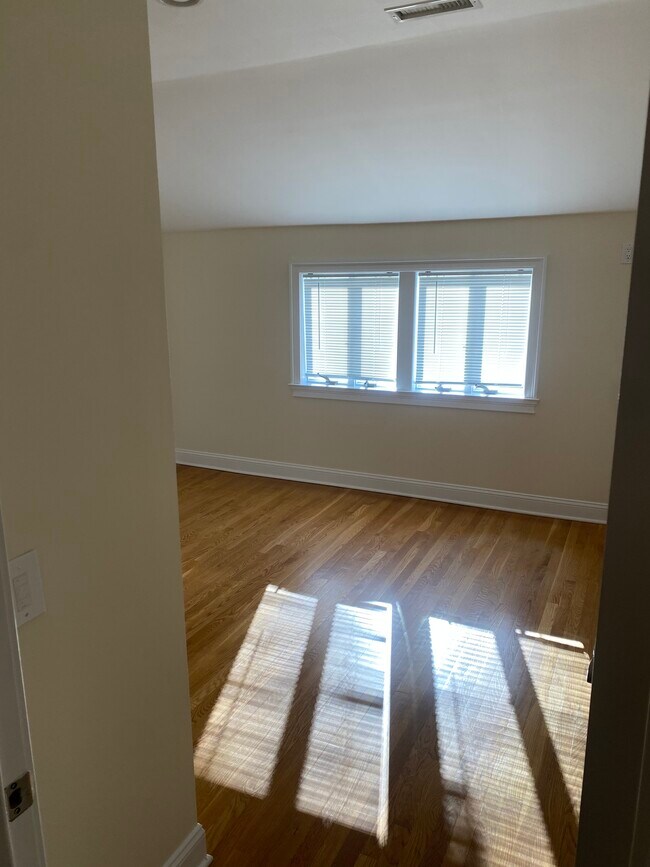 Building Photo - 58 Mahopac Ave