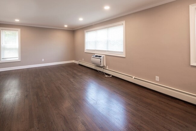 Interior Photo - The Linden Apartments: In-Unit Washer & Dryer, Heat and Hot Water Included, Cat & Dog Friendly, a...