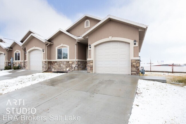 Building Photo - 4 br, 2.5 bath House - 537 W. 1770 S.