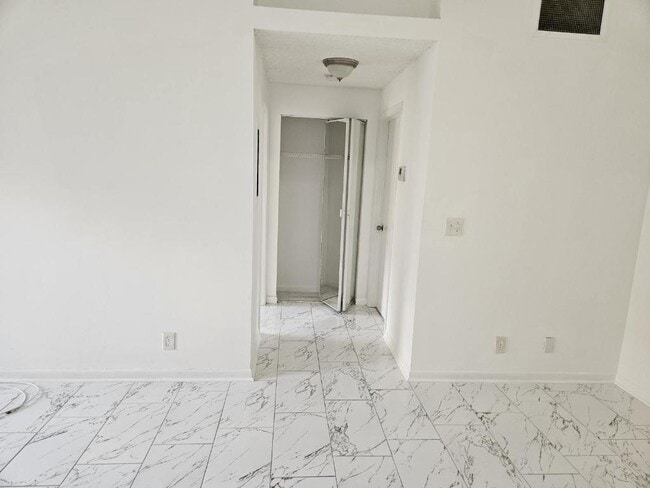 Building Photo - 4387 Woodstock Dr