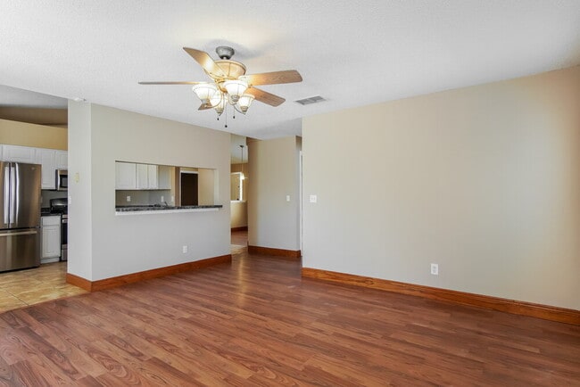 Building Photo - 12009 Woodglen Cir