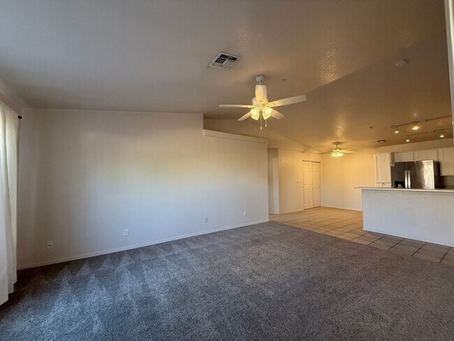 Building Photo - Gleaneagles Golf Estates - Ground floor condo - Long term