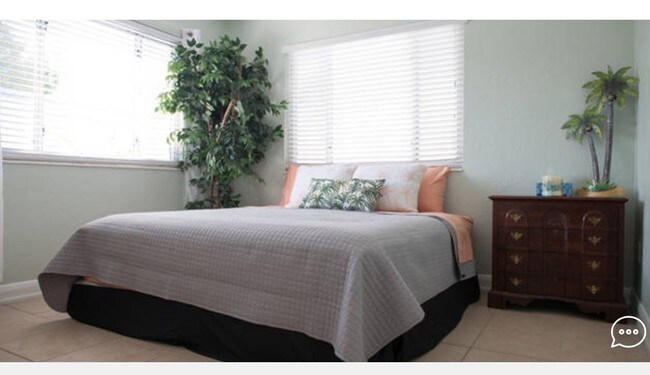 Master bedroom with king size bed - 131 146th Ave