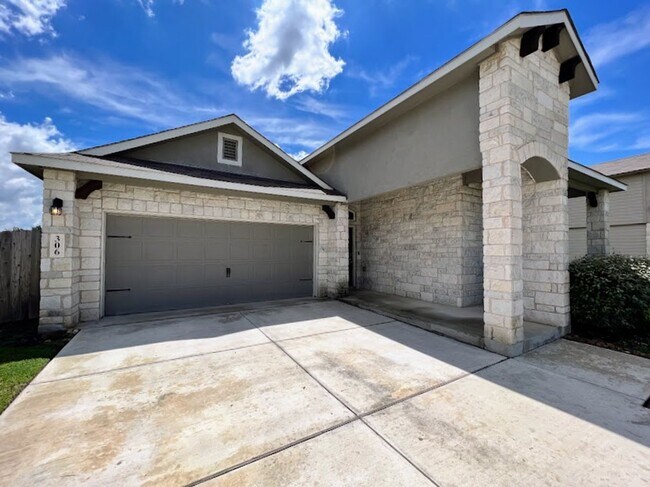 Foto del edificio - Beautiful 3/2 home in Oak Creek Estates,  ...