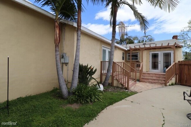 Building Photo - 3 br, 1.5 bath House - 2481 Coolidge Ave