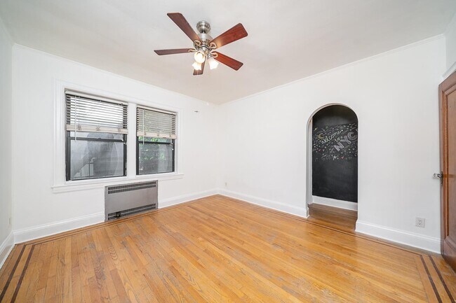 Building Photo - 7427 Boulevard E