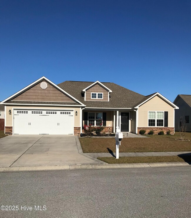 Building Photo - 754 Radiant Dr