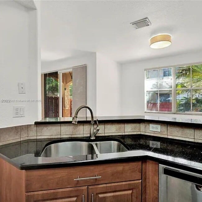 Foto del edificio - 10902 NW 79th St