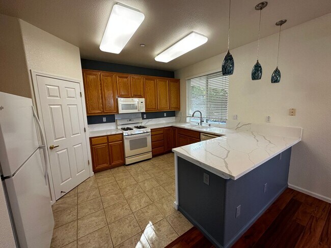 Building Photo - Wonderful Location within Summerset 4, a 5...