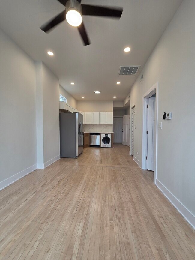 Foto del edificio - 2145 W 18th Pl