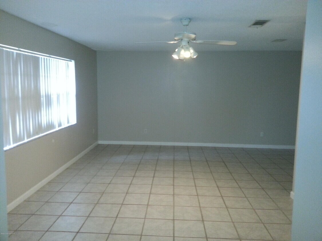 Building Photo - 2720 Wright Ave