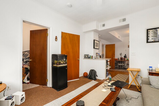 Foto del edificio - 745 N Throop St
