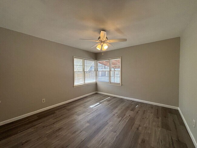 Building Photo - 2nd St., 829-831