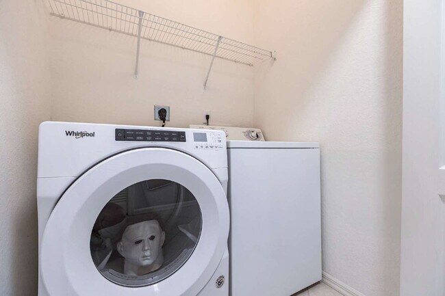 Building Photo - $500 Off First Month’s Rent – Move in by O...