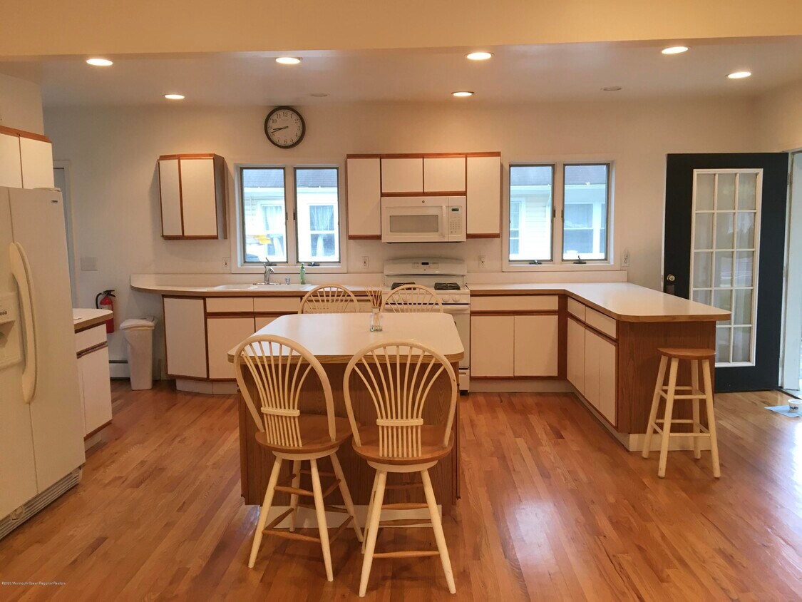 300 E Main St, Manasquan, NJ 08736 Townhome Rentals in Manasquan NJ