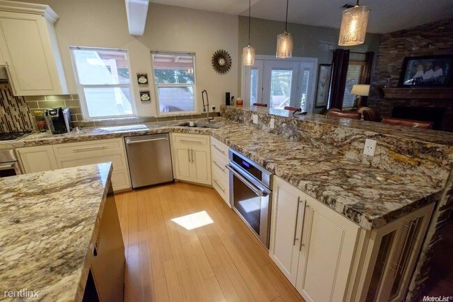 Building Photo - 5 br, 3 bath House - 2102 Karen Alane Way