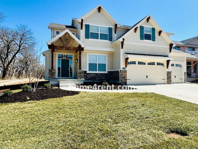 Foto del edificio - Nearly New Luxury Home in Blue Valley Schools!