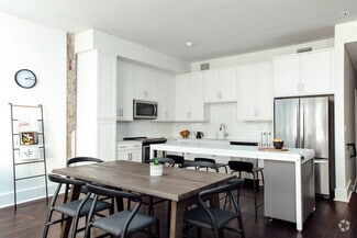 Building Photo - 451 Girod St