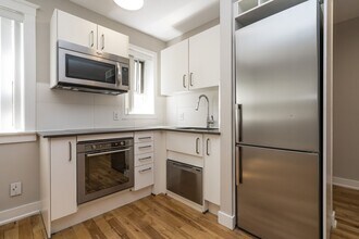 Building Photo - 54 Maitland St