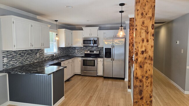 Building Photo - 474 Robin Ln