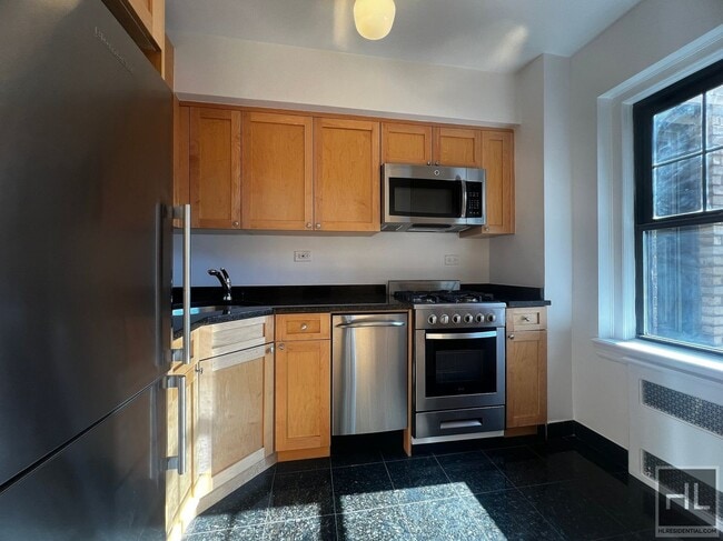 Building Photo - Christopher Street