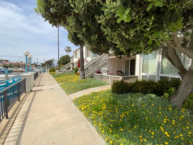 Foto del edificio - Condo on the Water with Boat Dock