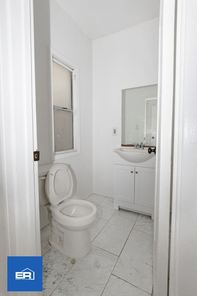 Building Photo - 4503 S Gramercy Pl