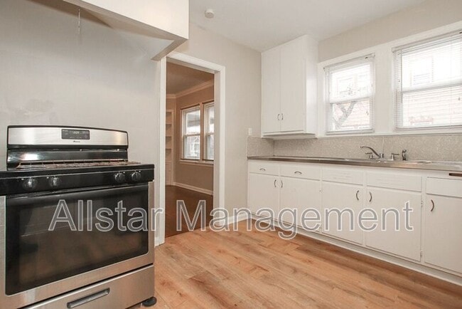 Foto del edificio - 1533 Genesee Rd