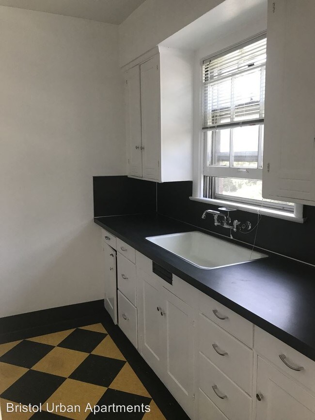 Foto del edificio - 5600 NE Sandycrest Ter