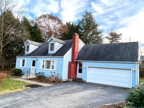 Building Photo - 11 Fernwood Rd