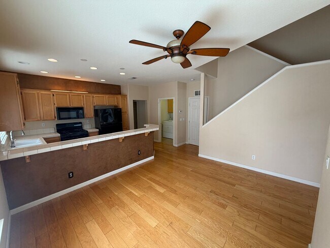 Building Photo - 4 Bedroom | 3.5 Bathroom | Single family home in Downtown Sacramento