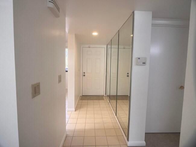 Foto del edificio - 2581 Village Blvd