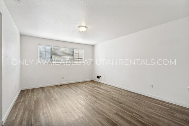 Foto del edificio - 255 E Center St