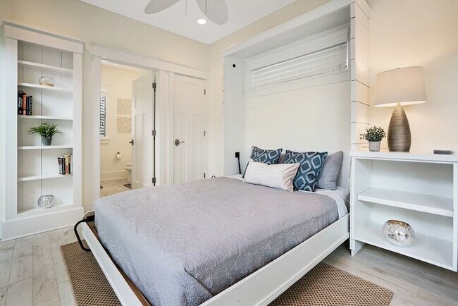 Building Photo - 6 5th St