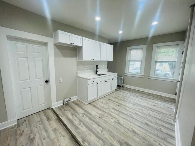Building Photo - 289 Elmwood Ave