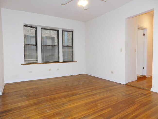 Foto del edificio - 3124 W Logan Blvd